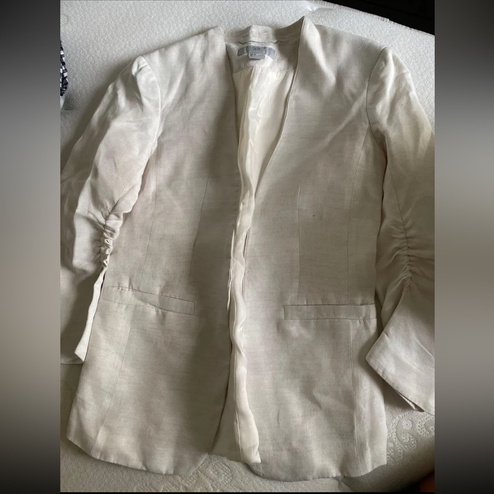 Linen rushed sleeve Nude blazer from H&M.